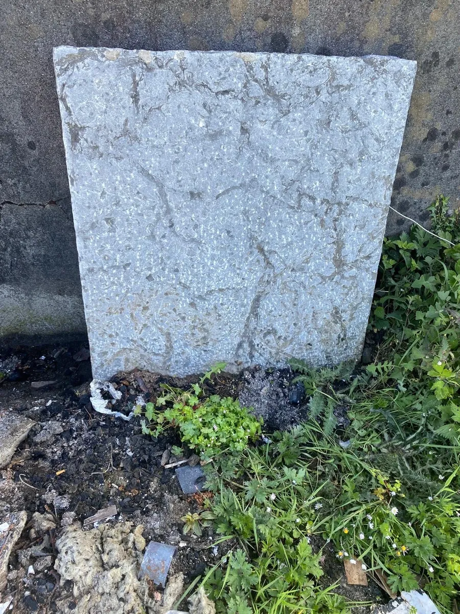 Stone flag - Image 1