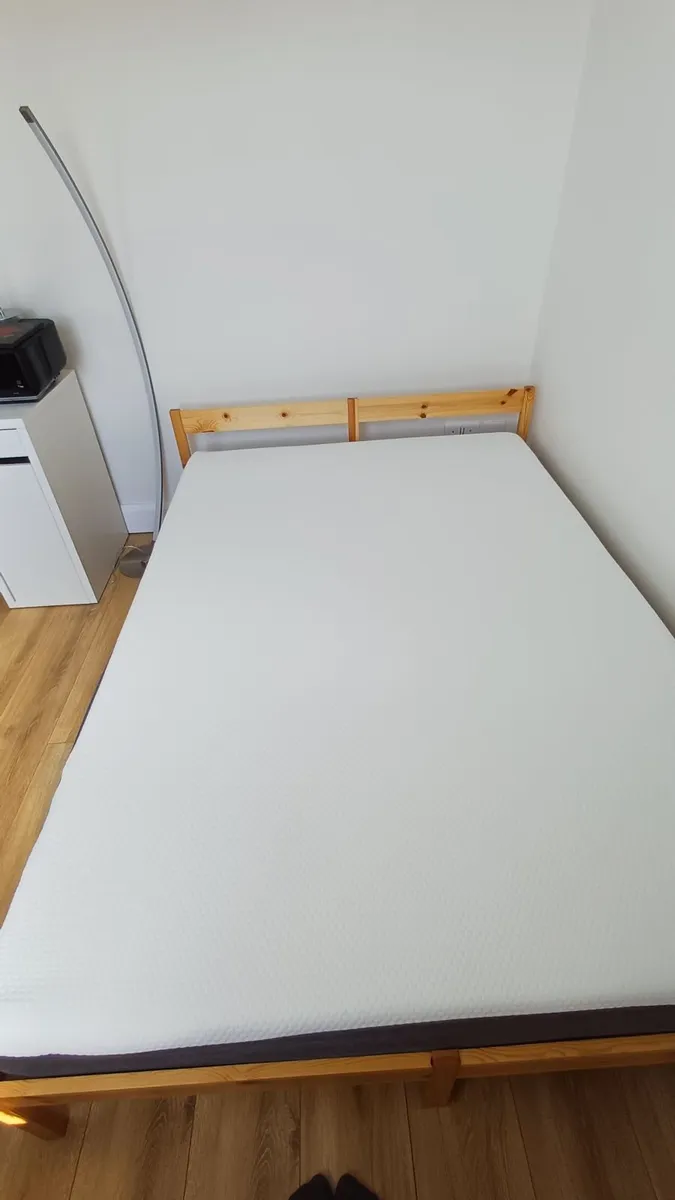 Bed frame - Image 1