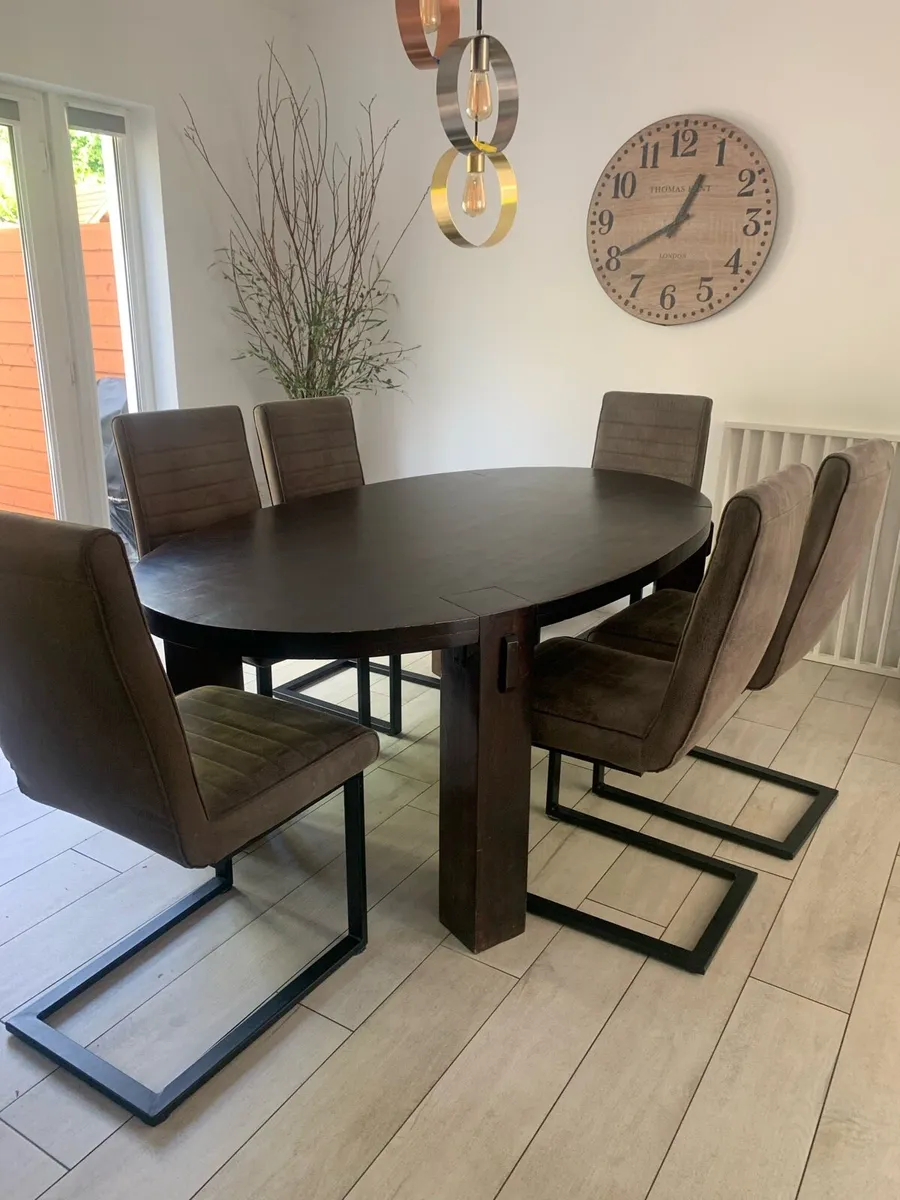Dining table and chairs - Image 1