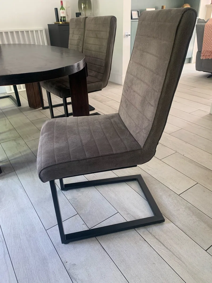 Dining table and chairs - Image 3