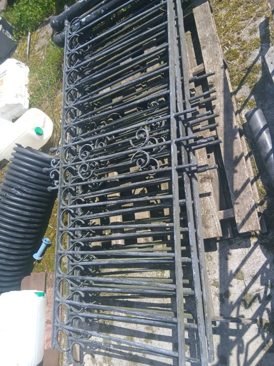 Wall railing - Image 1