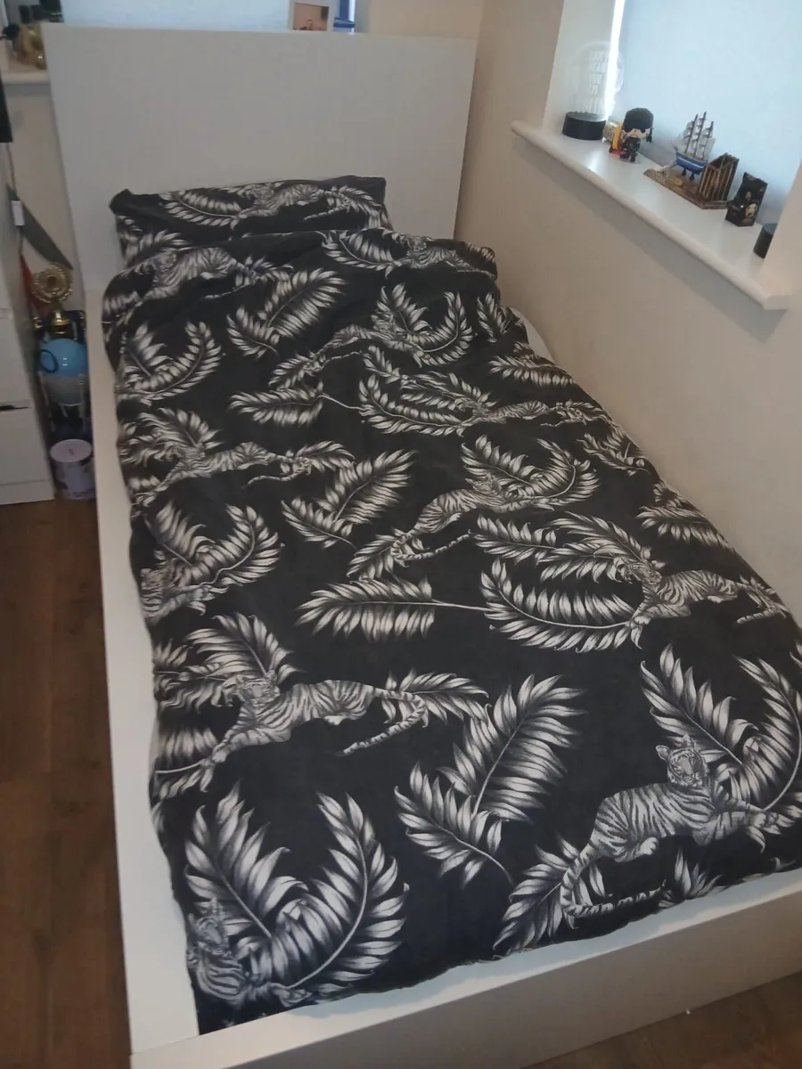 Single bed frame - Image 1