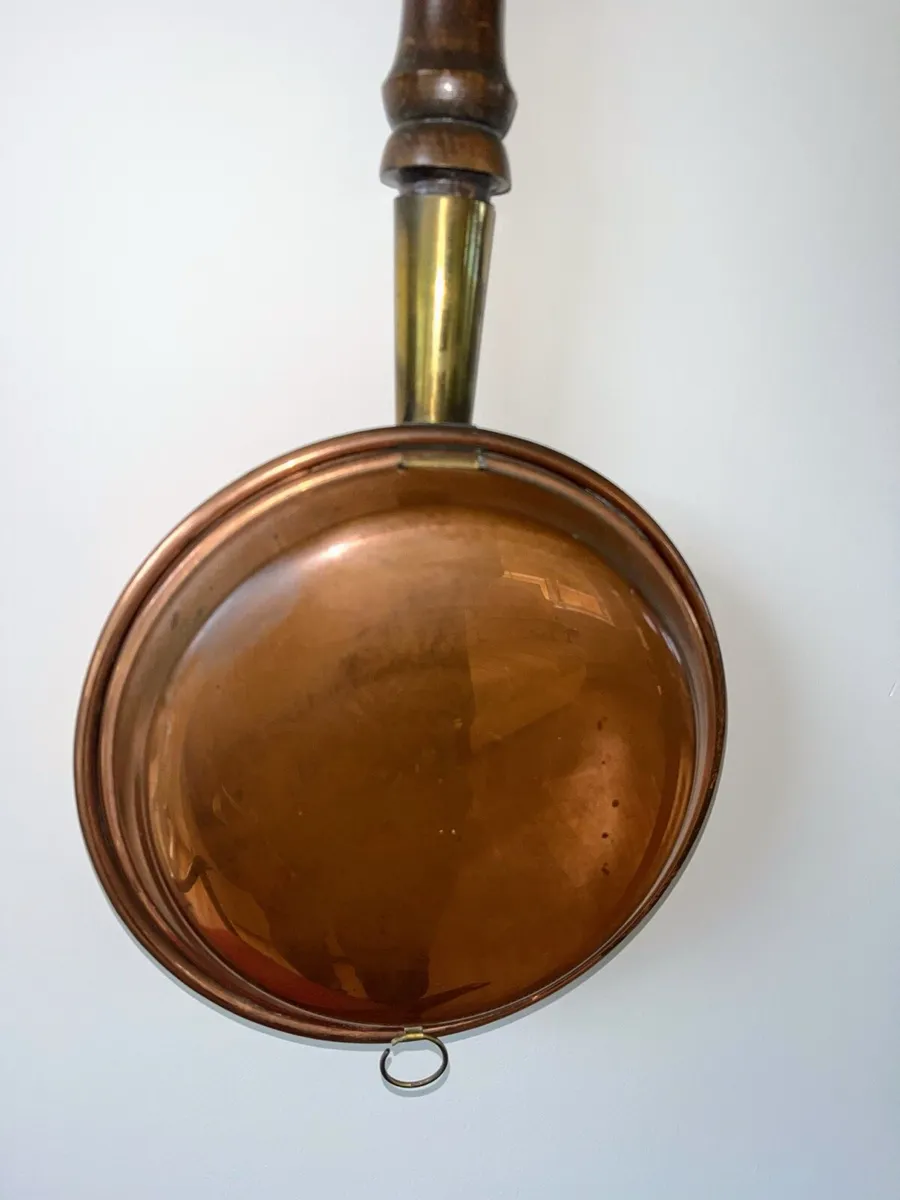 Antique copper and wooden bed pan - Image 2