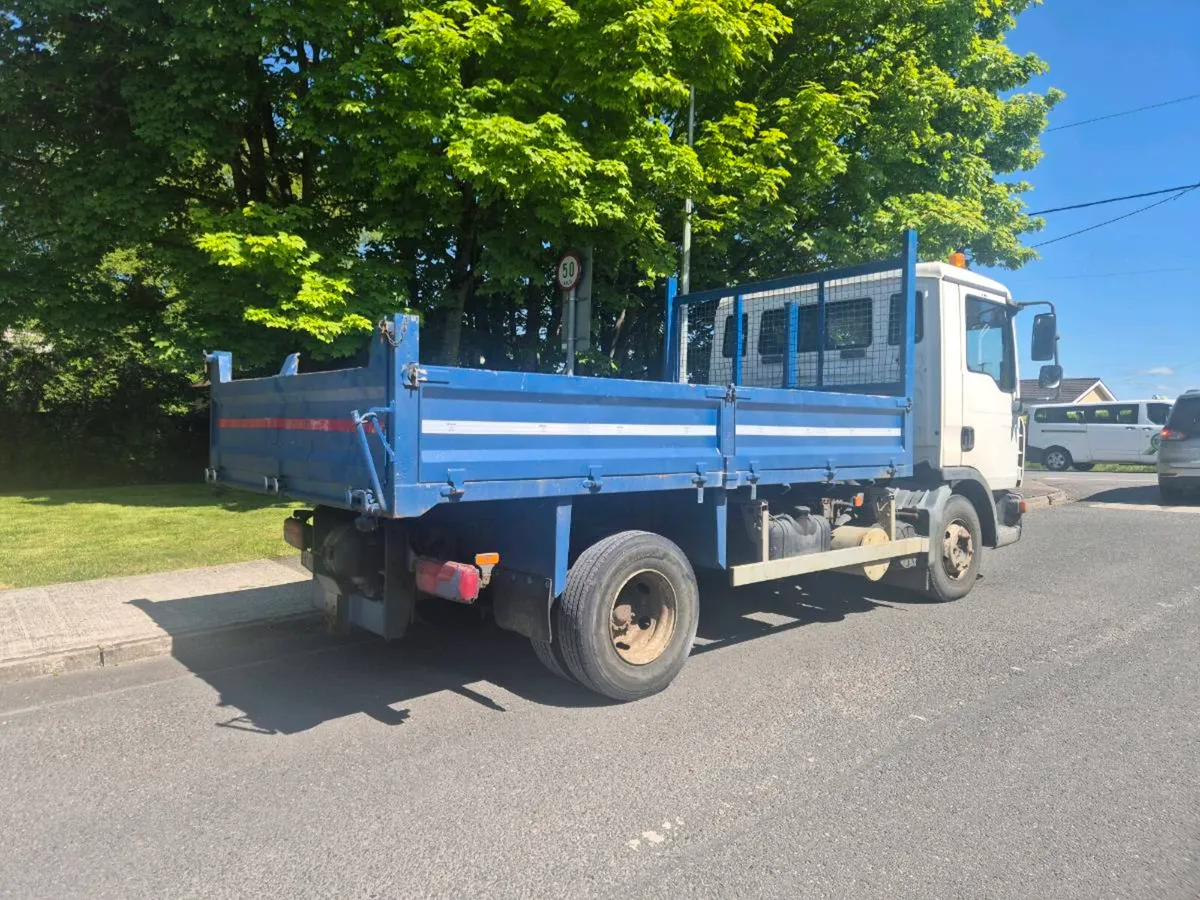 MAN 7.5 ton tipper in test - Image 4