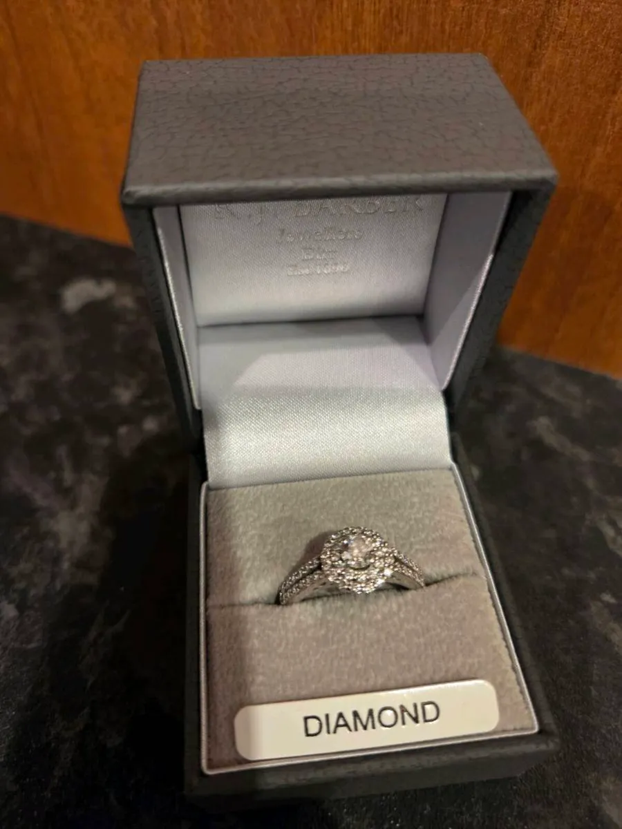 Engagement ring - Image 2