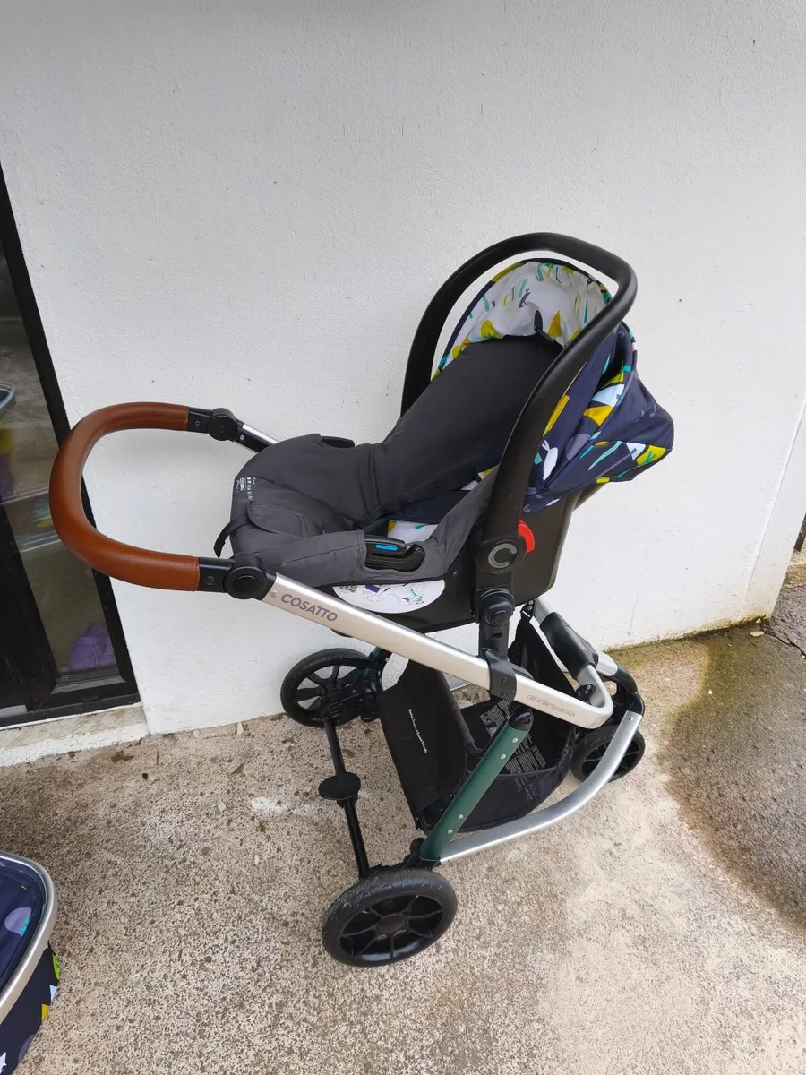 Cosatto Giggle 3 pram bundle like a new - Image 3