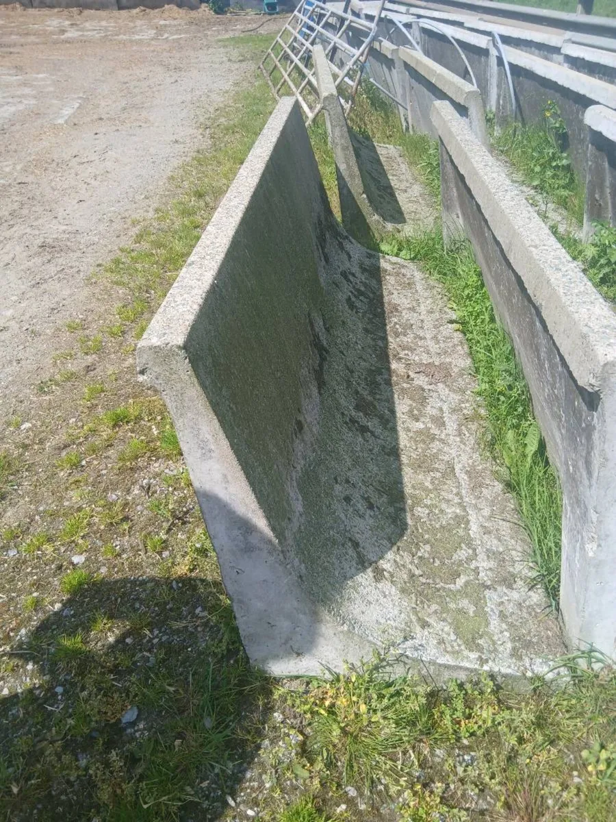 Cubicles and concrete feed barriers - Image 3