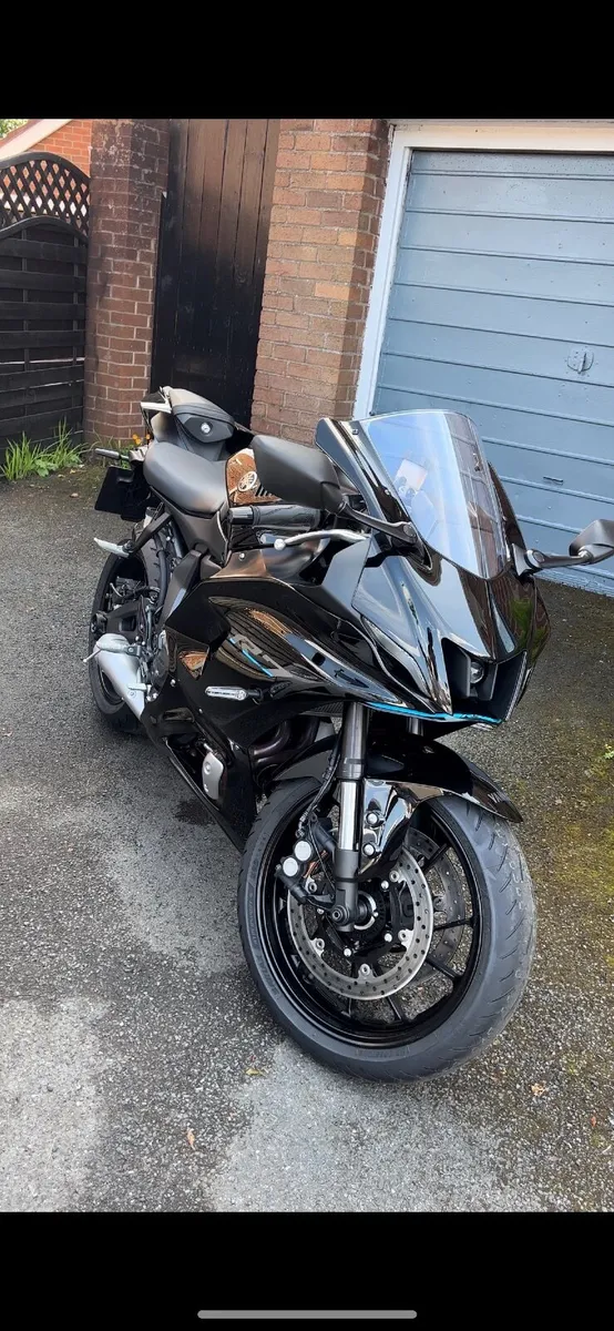 YAMAHA YZF 2023 - Image 1