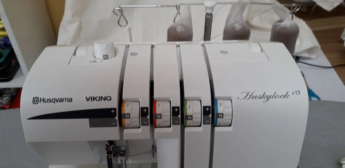 overlocker sewing machine - Image 1