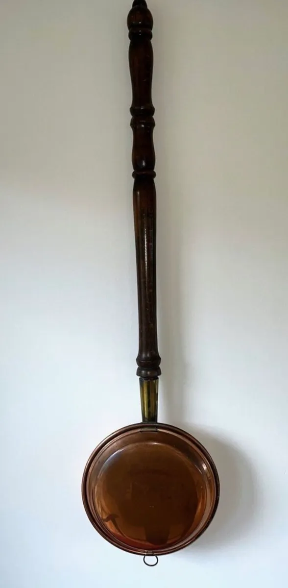 Antique copper and wooden bed pan - Image 3