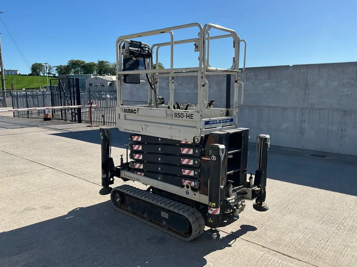 ALMAC 25FT DIESEL TRACKED COMPACT SCISSOR LIFT - Image 4
