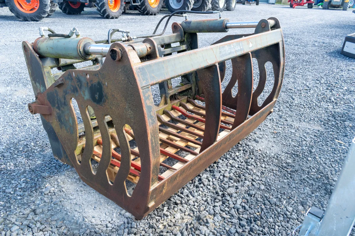 4ft 6 Bale Grab - Image 1