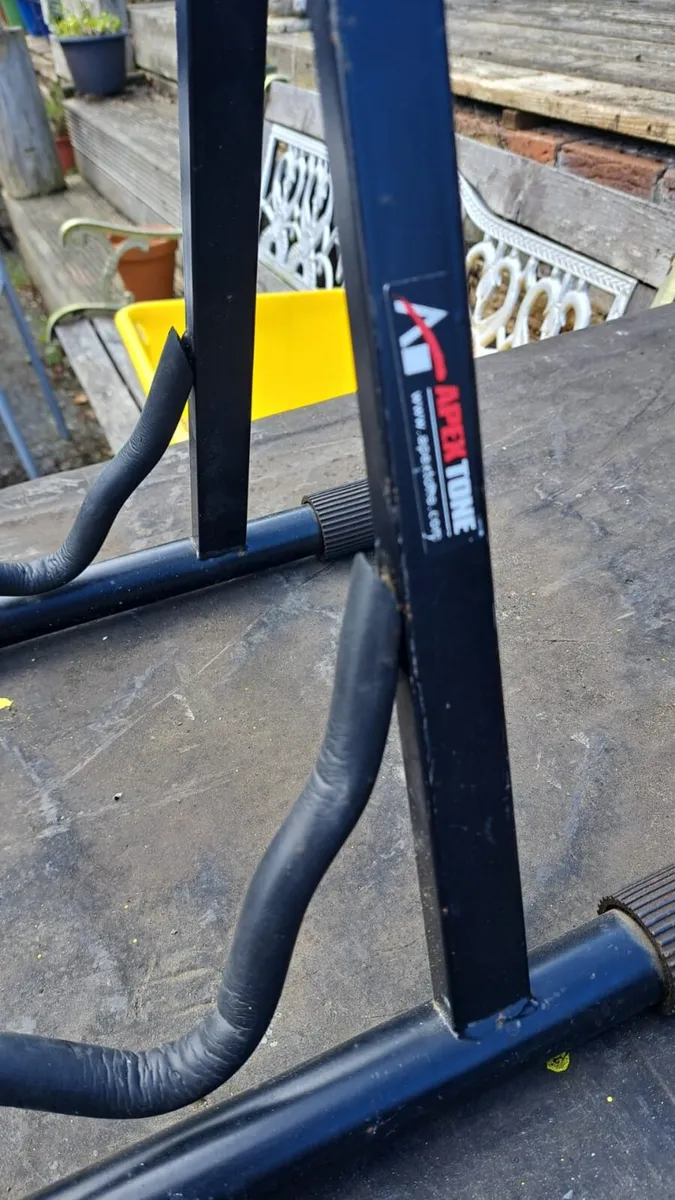 Guitar stand for sale - Image 1