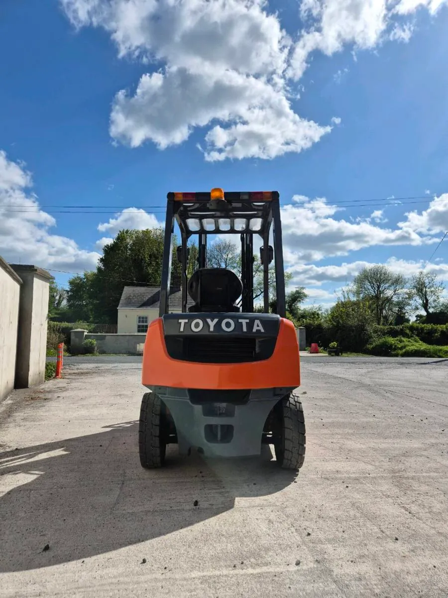 Toyota 2 tonne diesel forklift - Image 4