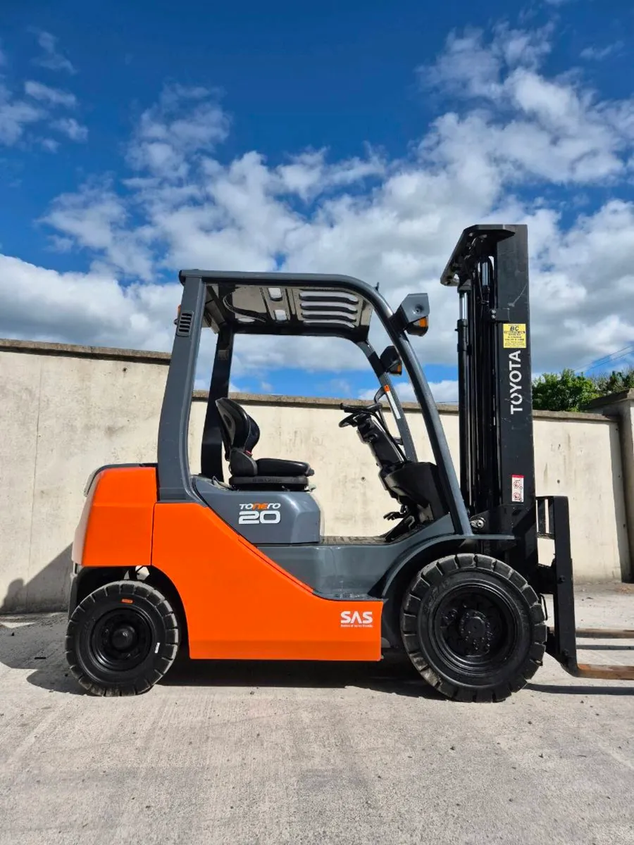 Toyota 2 tonne diesel forklift - Image 1