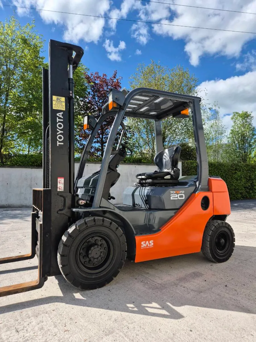 Toyota 2 tonne diesel forklift - Image 3