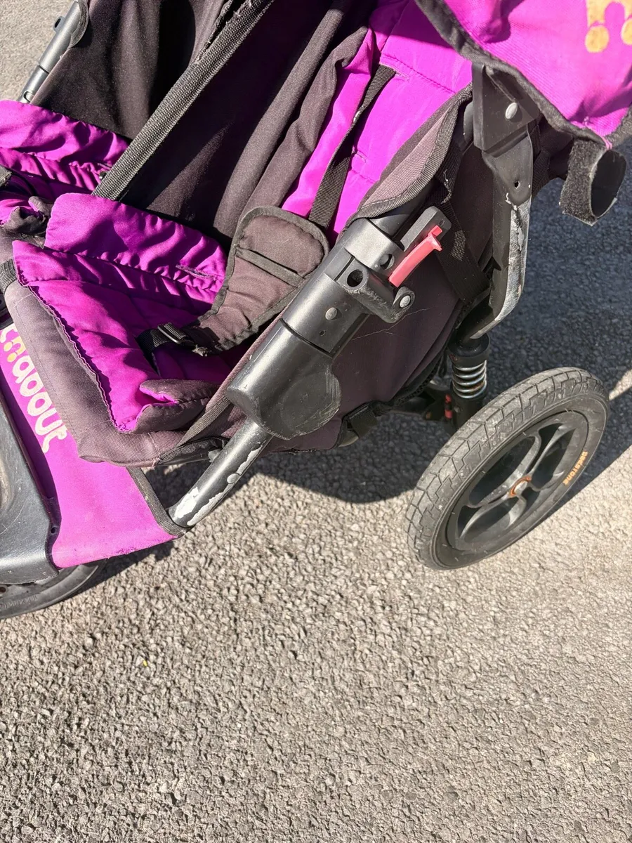 Out and about double buggy - Image 4