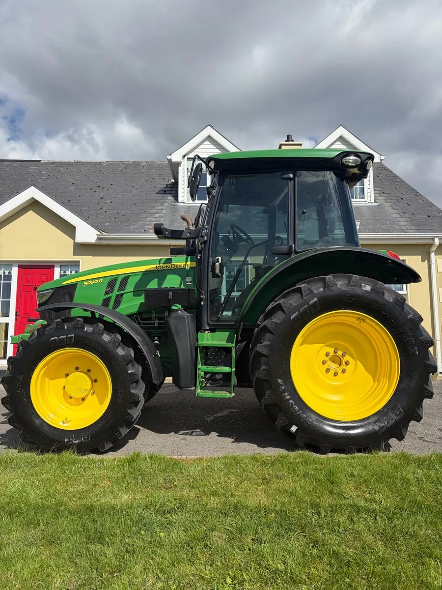 2019 John Deere 5090r - Image 2