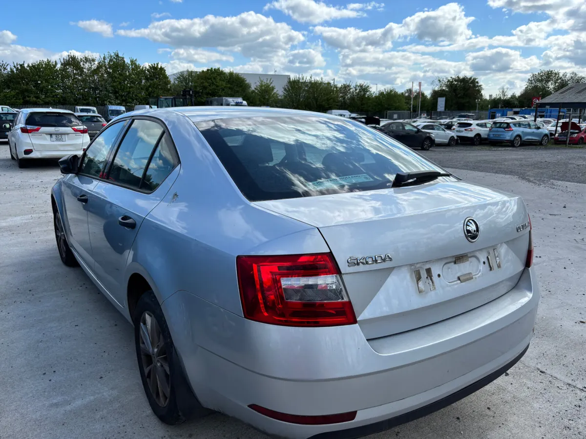 17 Octavia Tsi 1.0 Petrol 170km NCT 7/27 Starting - Image 4