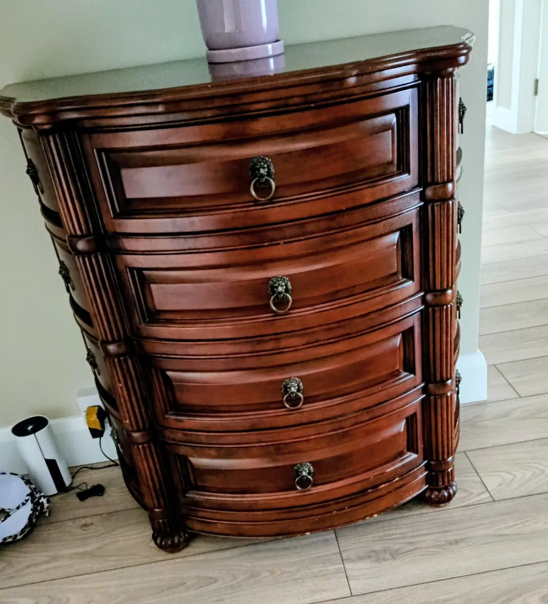 Chest of drawers