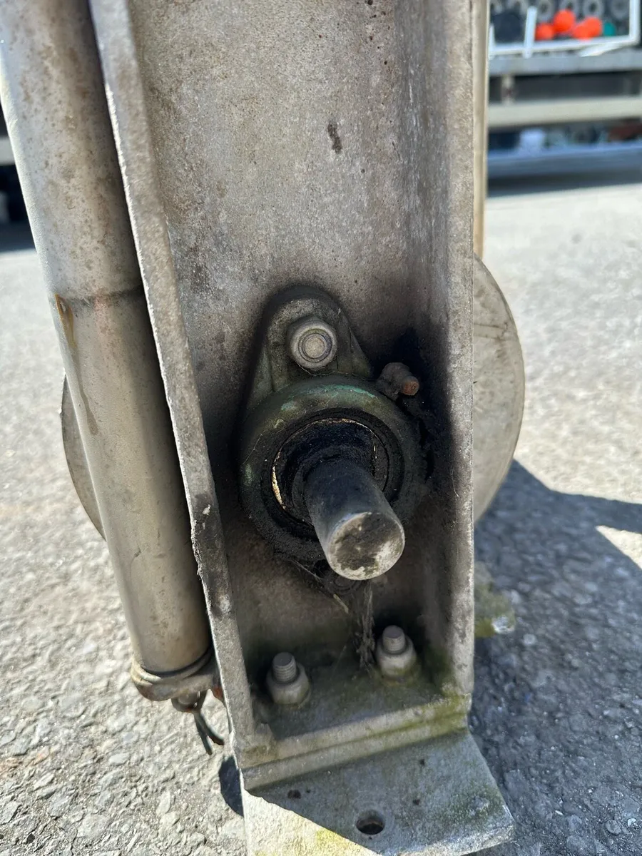 Stainless gunnel roller - Image 3