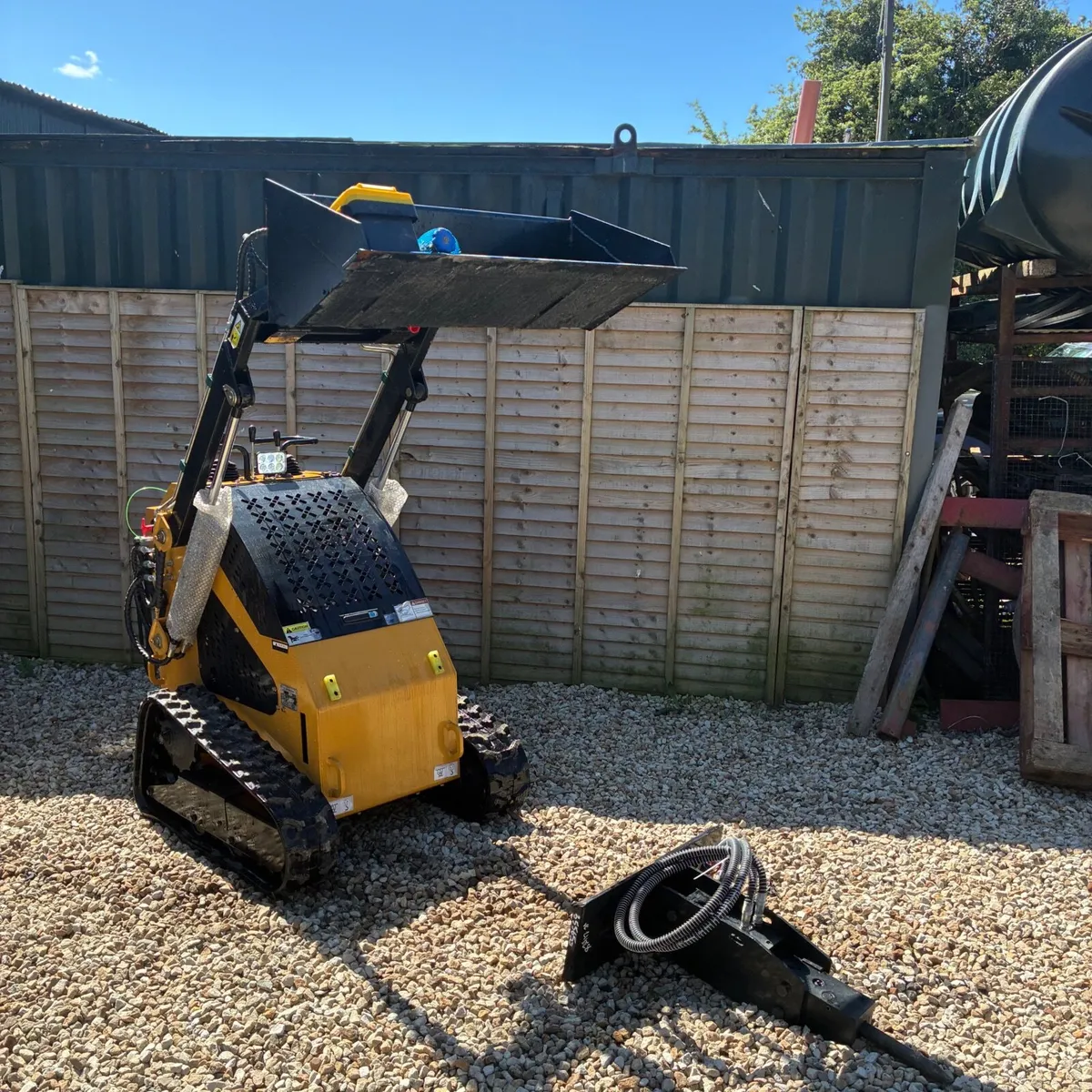 New skidsteer bucket plus breaker - Image 2