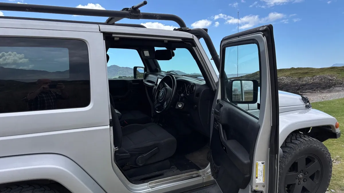 Jeep Wrangler 2011 - Image 3