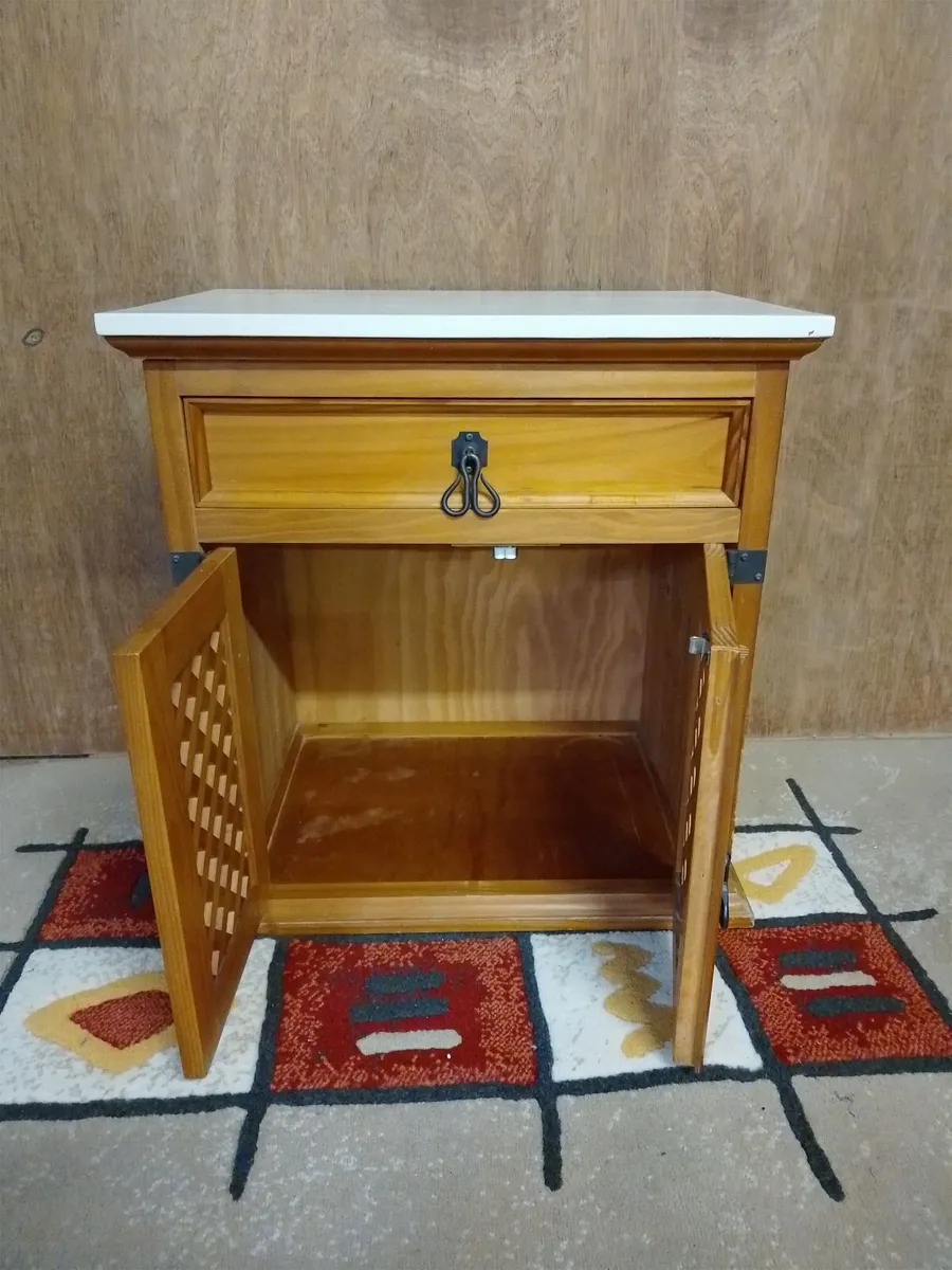 Cabinet - Image 1