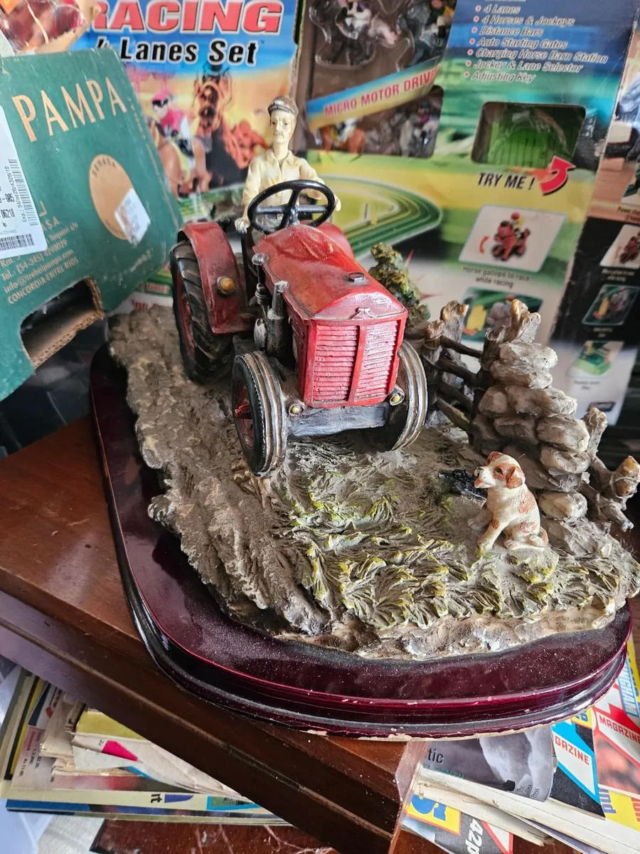 Britain's Juliana Collection Tractor Diorama - Image 2