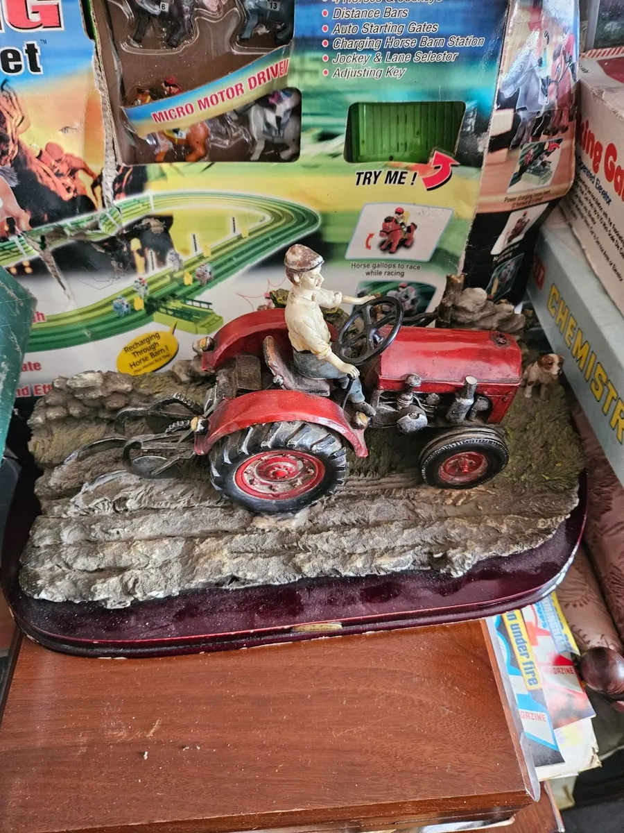 Britain's Juliana Collection Tractor Diorama - Image 3