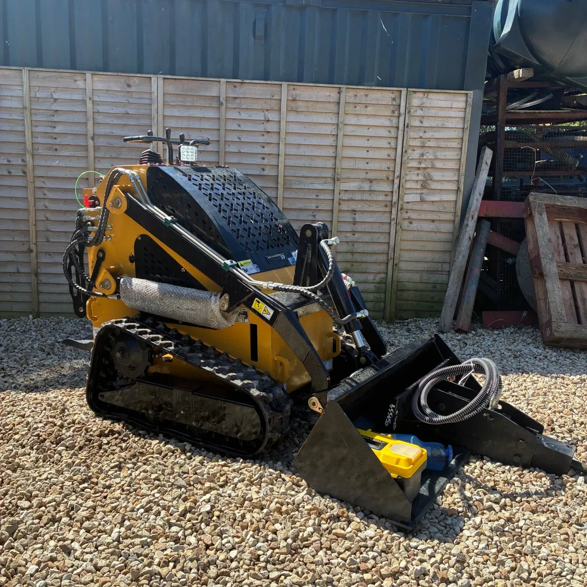 New skidsteer bucket plus breaker - Image 1