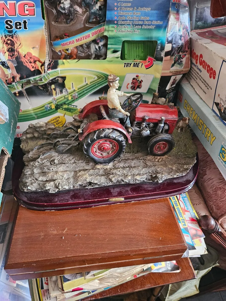 Britain's Juliana Collection Tractor Diorama - Image 1