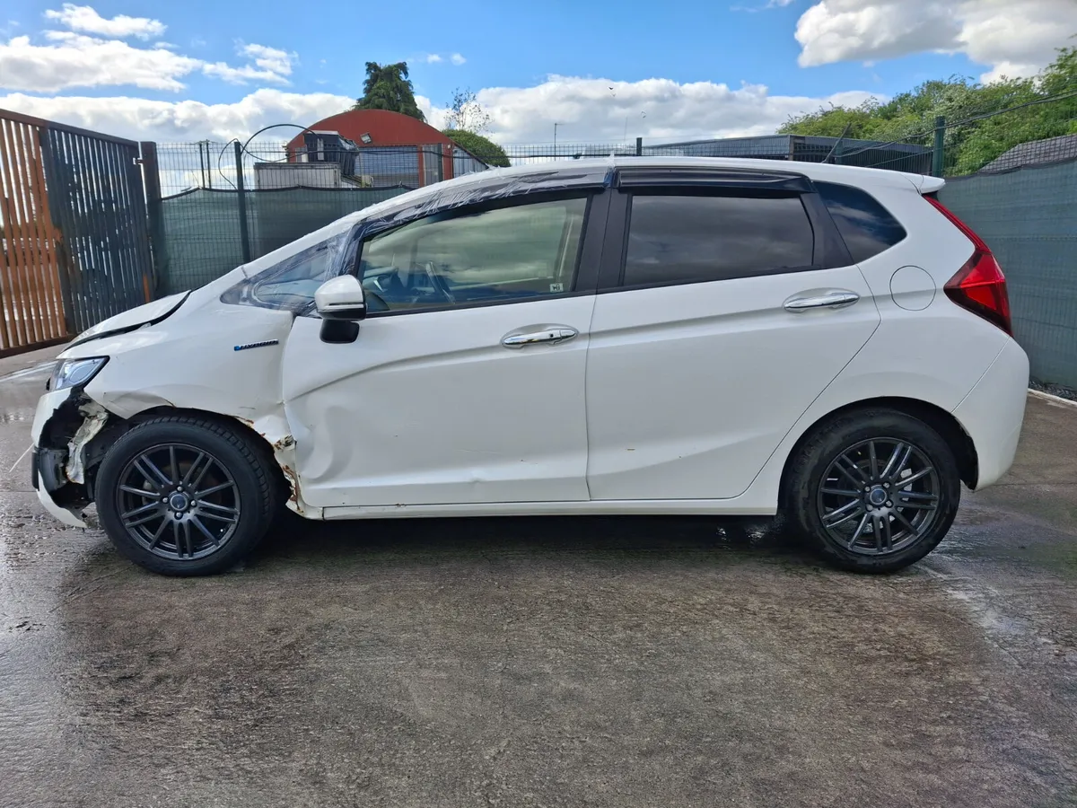 2016 Honda Fit Hybrid Automatic..Light Damage - Image 4