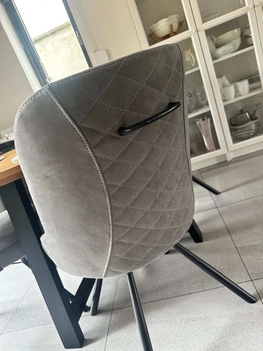 4 grey chairs - Image 2