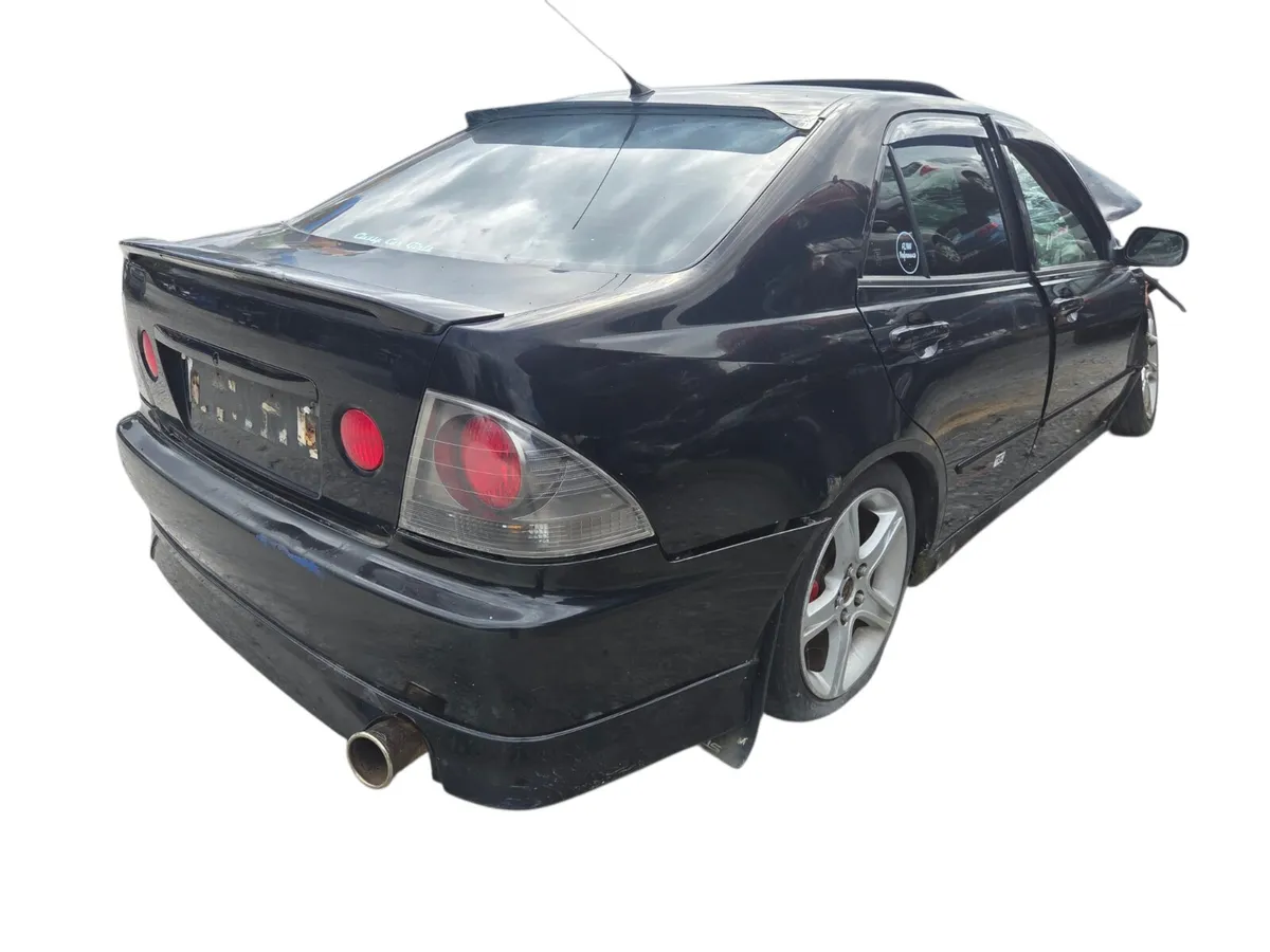 2005 LEXUS IS200 For Breaking/Dismantling - Image 4