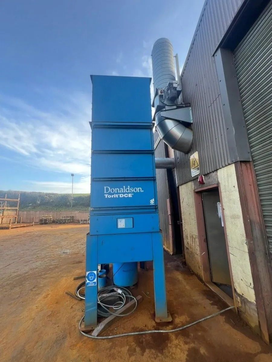 DONALDSON TORIT DCE 3 PHASE DUST EXTRACTION UNIT - Image 1