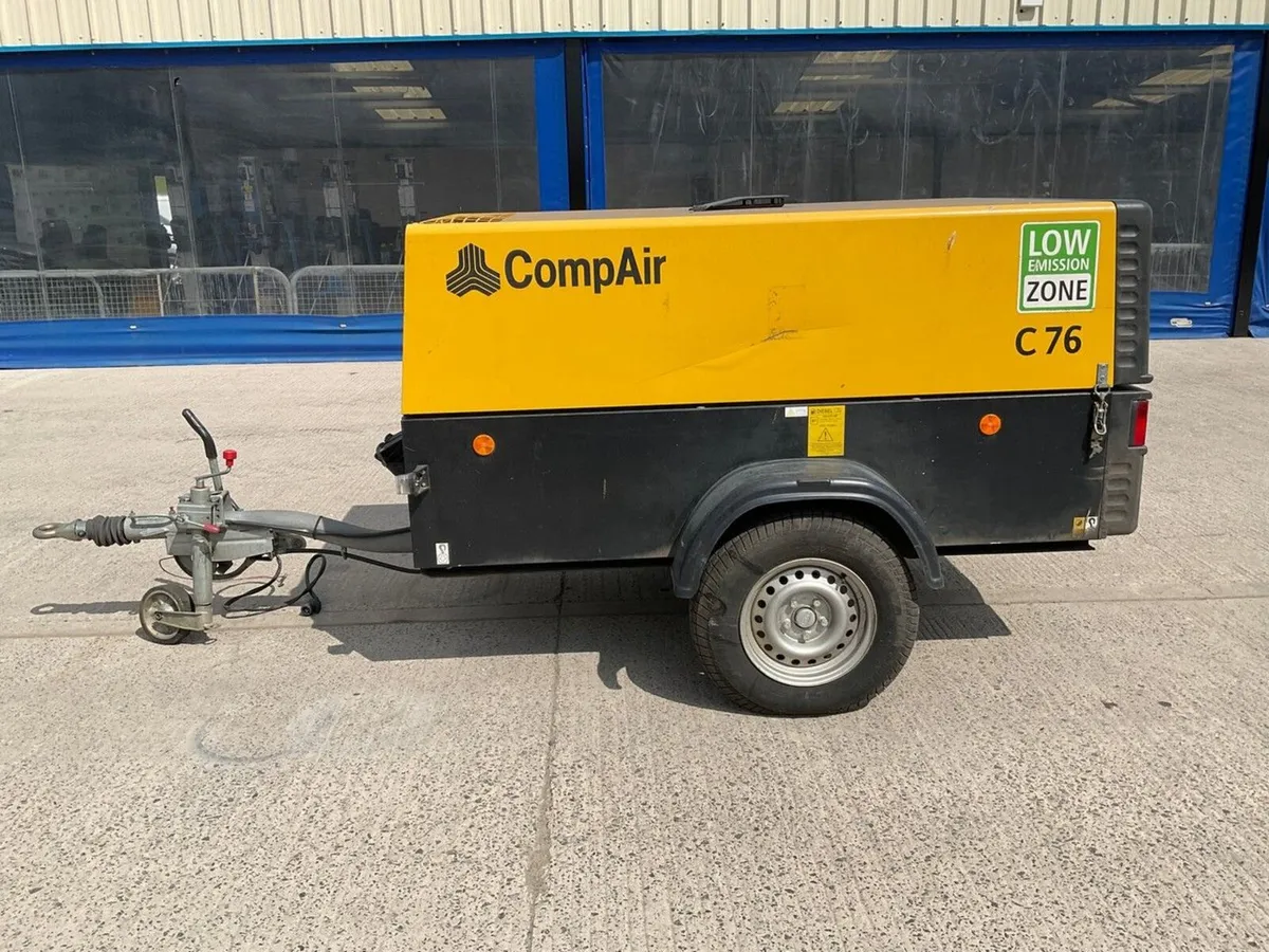 COMPAIR C76 3 TOOL FAST TOW ROAD COMPRESSOR - Image 3