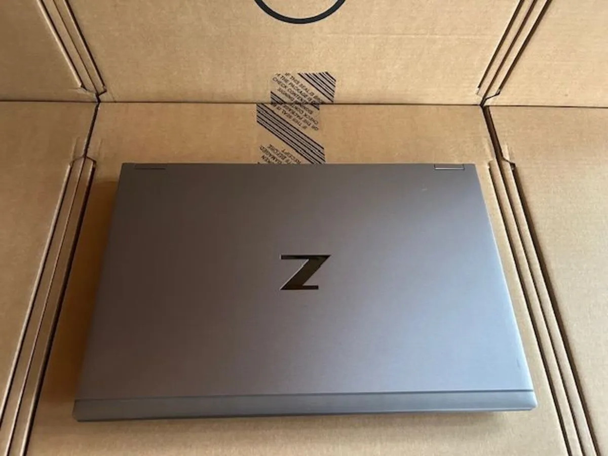 HP ZBook Studio 15.6" i9 CPU 32GB Ram 4GB Graphics - Image 3