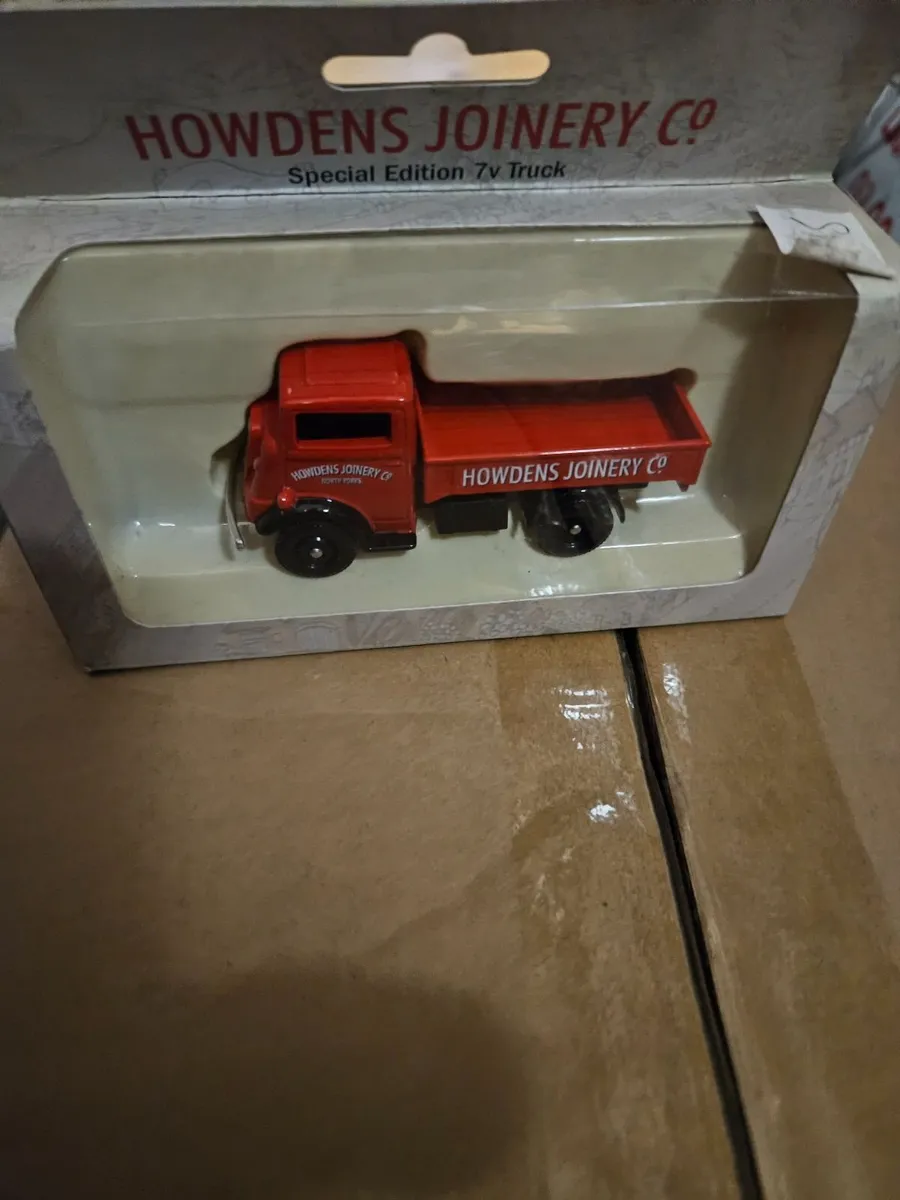 Corgi Lledo Howdens Joinery Truck - Image 2
