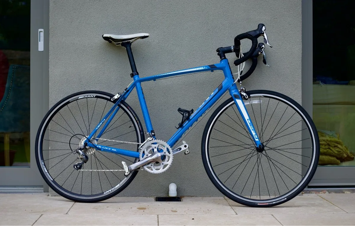 Giant Defy 1 Road Bike - Image 1