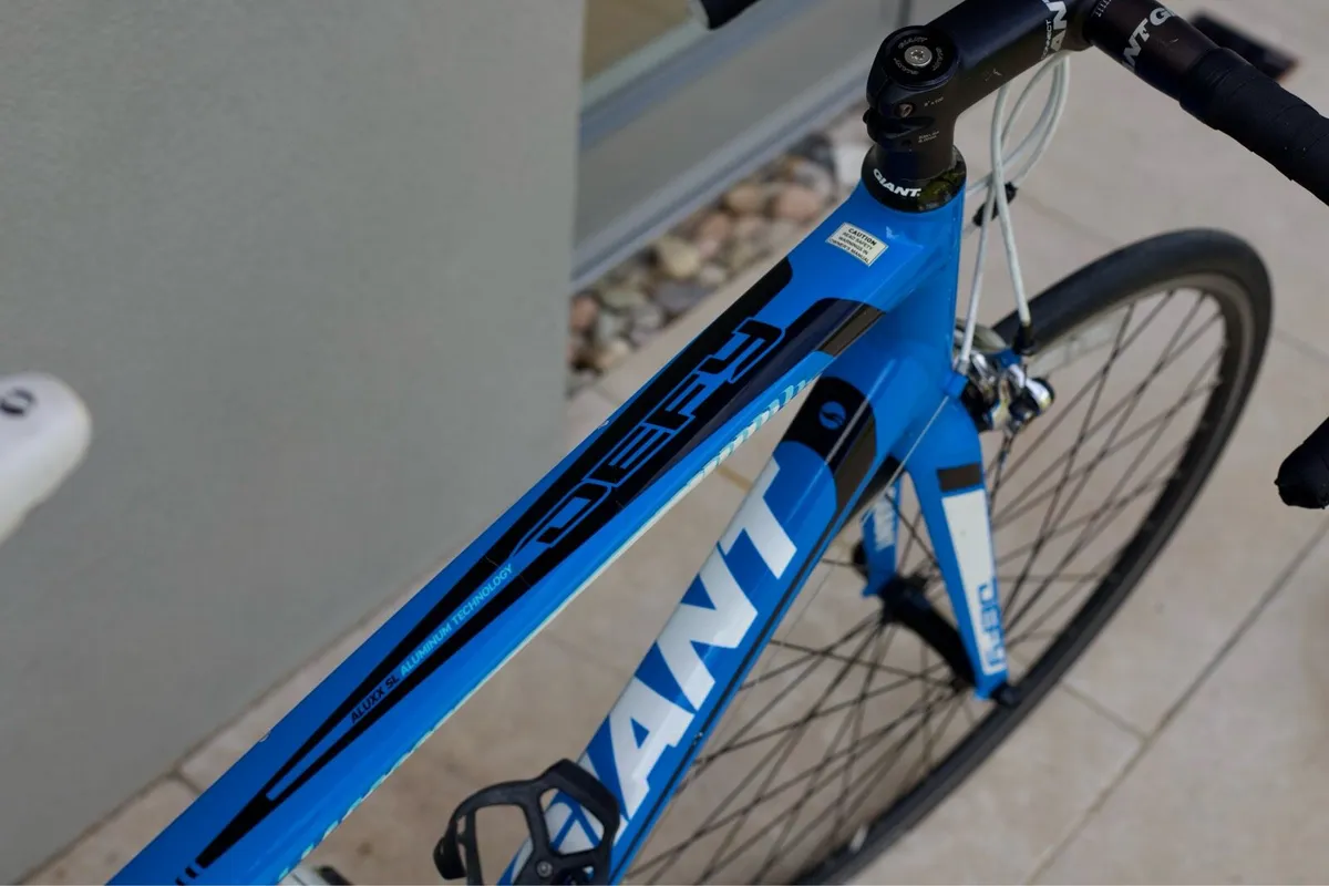 Giant Defy 1 Road Bike - Image 2