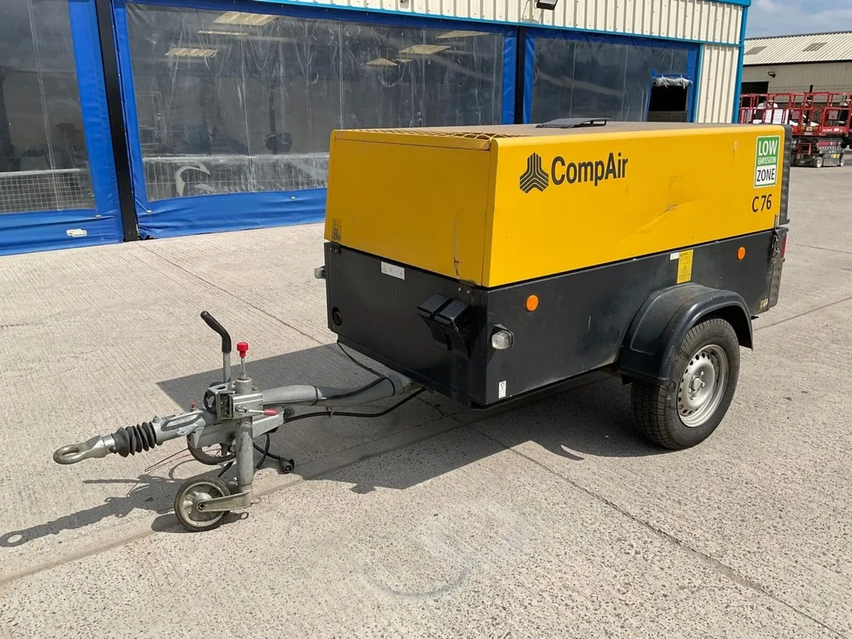 COMPAIR C76 3 TOOL FAST TOW ROAD COMPRESSOR - Image 4