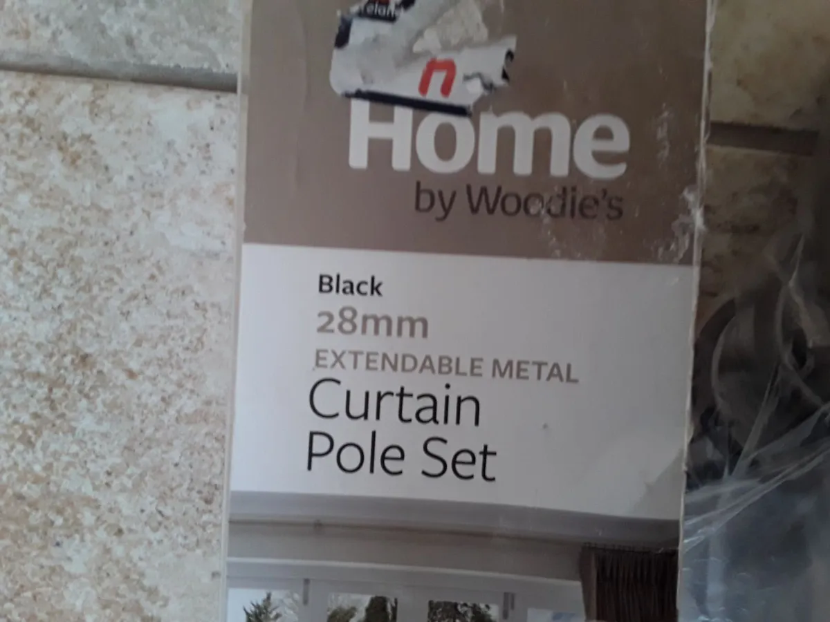 New black metal curtain pole - Image 2