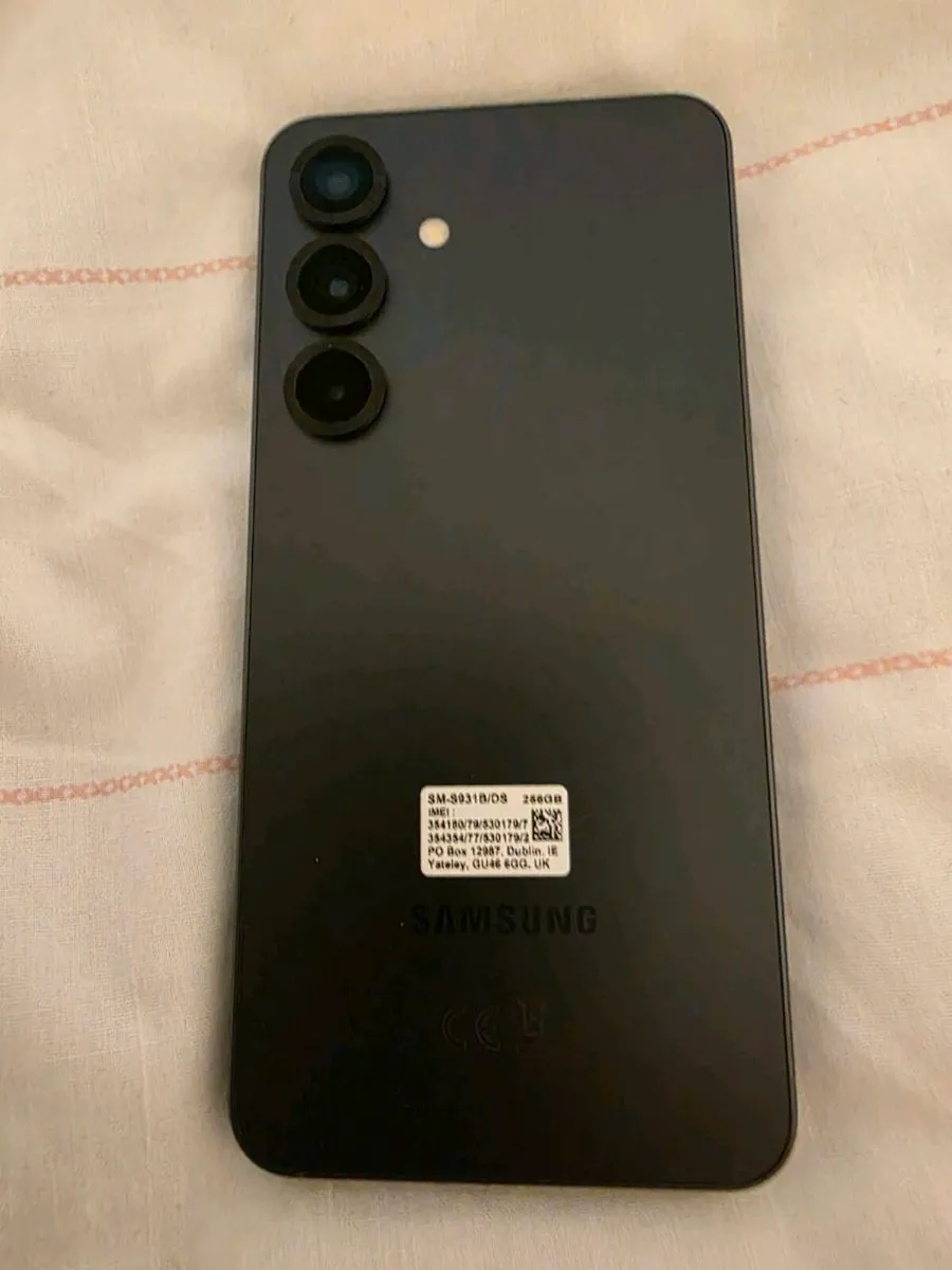 Galaxy s25 256g storage model 6 months old - Image 3
