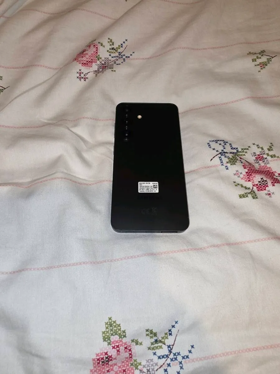 Galaxy s25 256g storage model 6 months old - Image 4