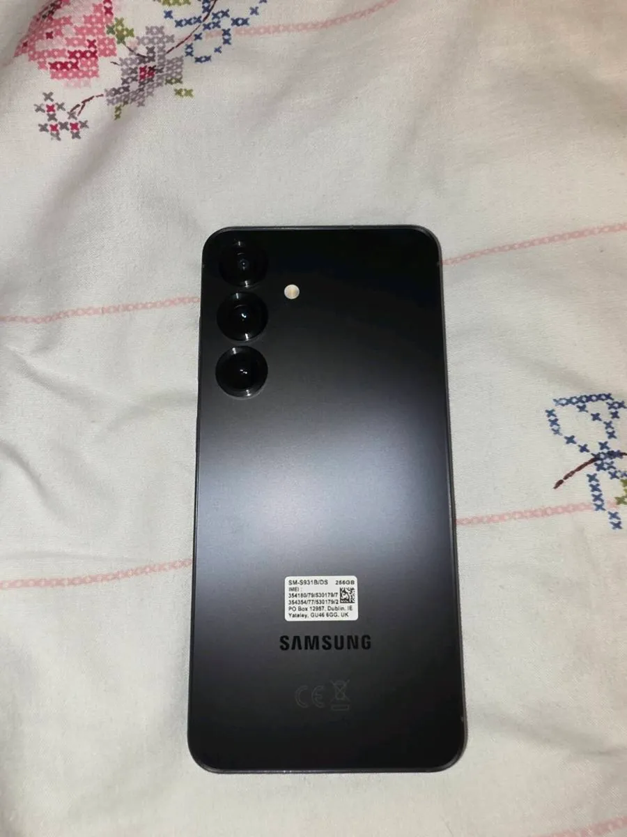 Galaxy s25 256g storage model 6 months old - Image 4