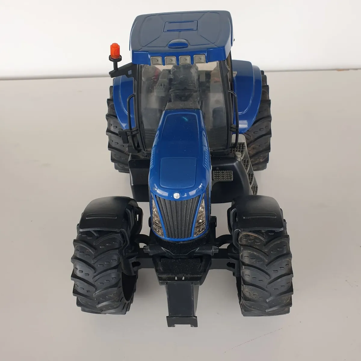 Bruder New Holland toy tractor 2004 - Image 3