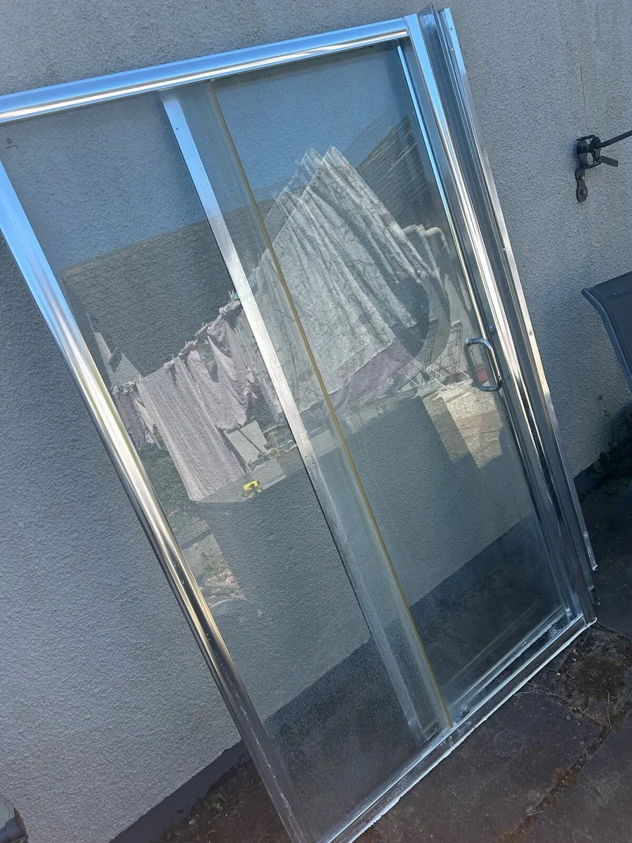 Shower Tray and Sliding Shower door + Glass pane - Image 1