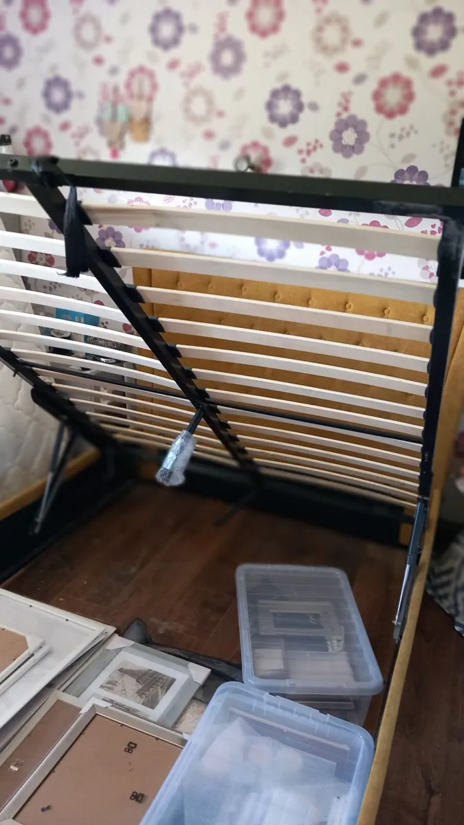 Bed - Image 1