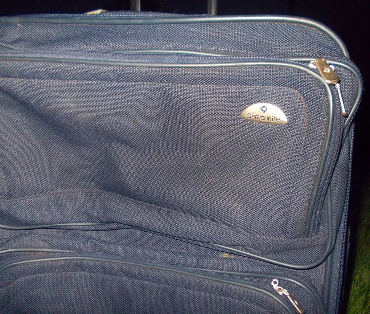 Large Nay Blue Samsonite Suitcase - Image 2